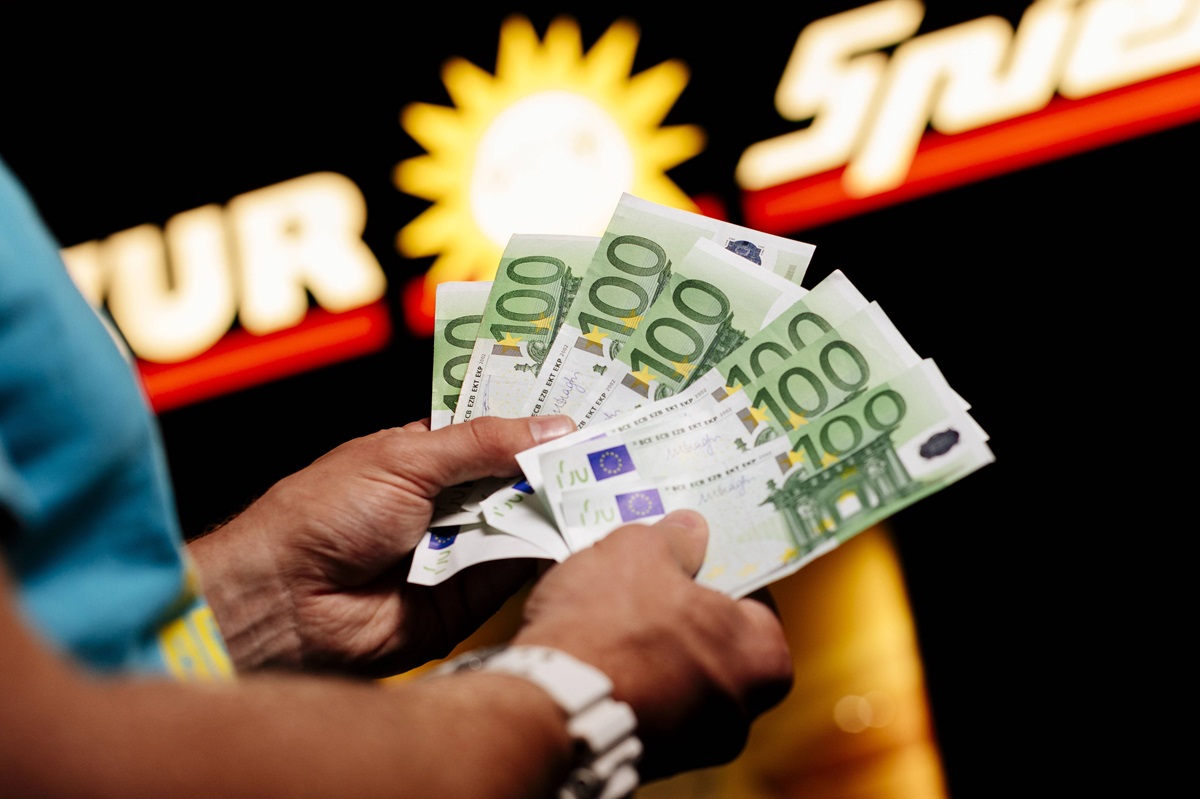 Lotto: Mann gewinnt aus Versehen fette Summe – unfassbar, was er mit dem Geld machen will